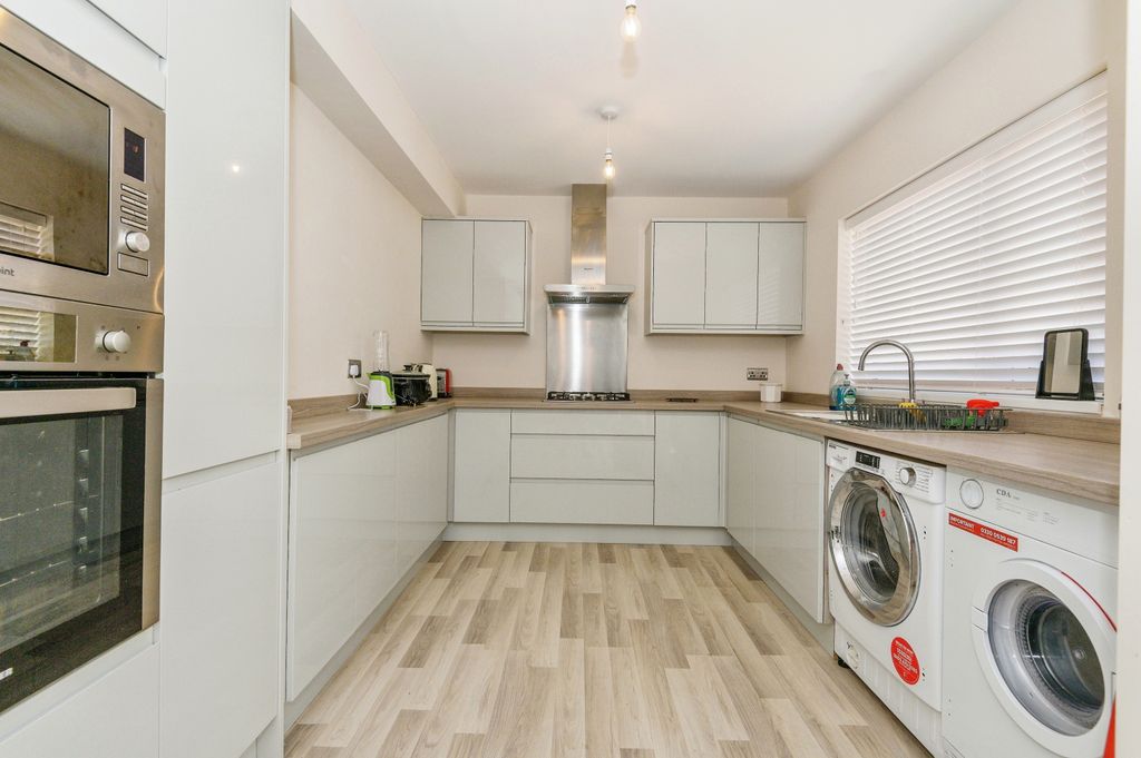 Property photo 2 of 19 Kitchen