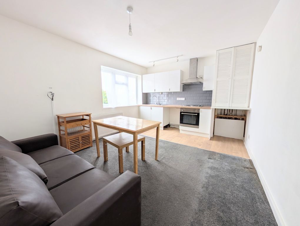 Property photo 1 of 11 2 Double Bed Flat