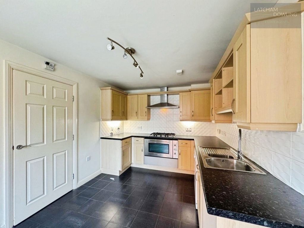 Property photo 2 of 19 Pbox-Kitchen-346133.Jpg