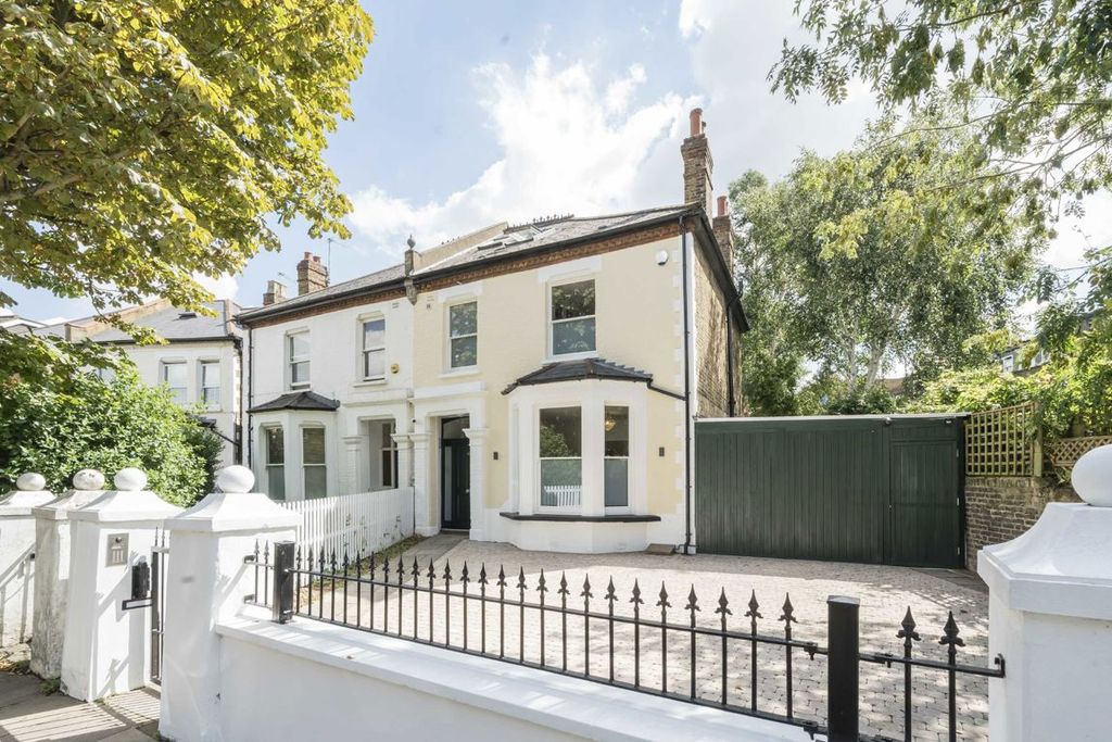 Property photo 1 of 11