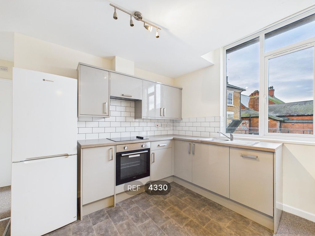 Property photo 2 of 10 Kitchen / Living Area