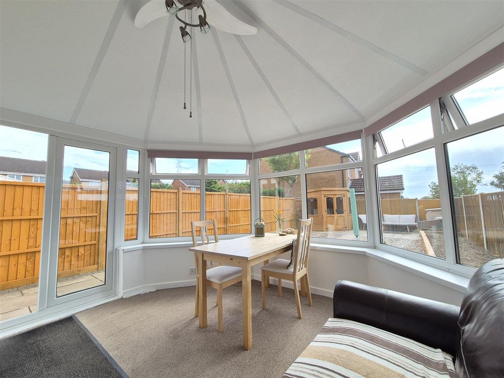 Property photo 2 of 18 Conservatory