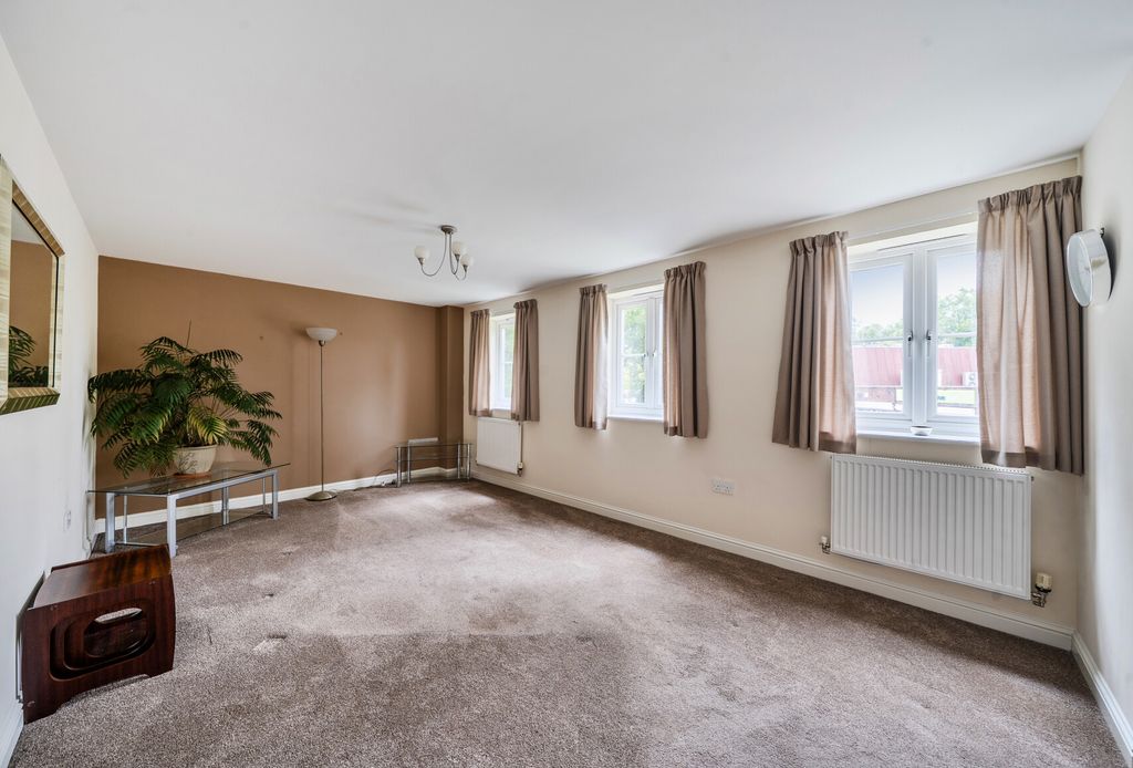 Property photo 3 of 13 1472425-7-6A2Aa84...