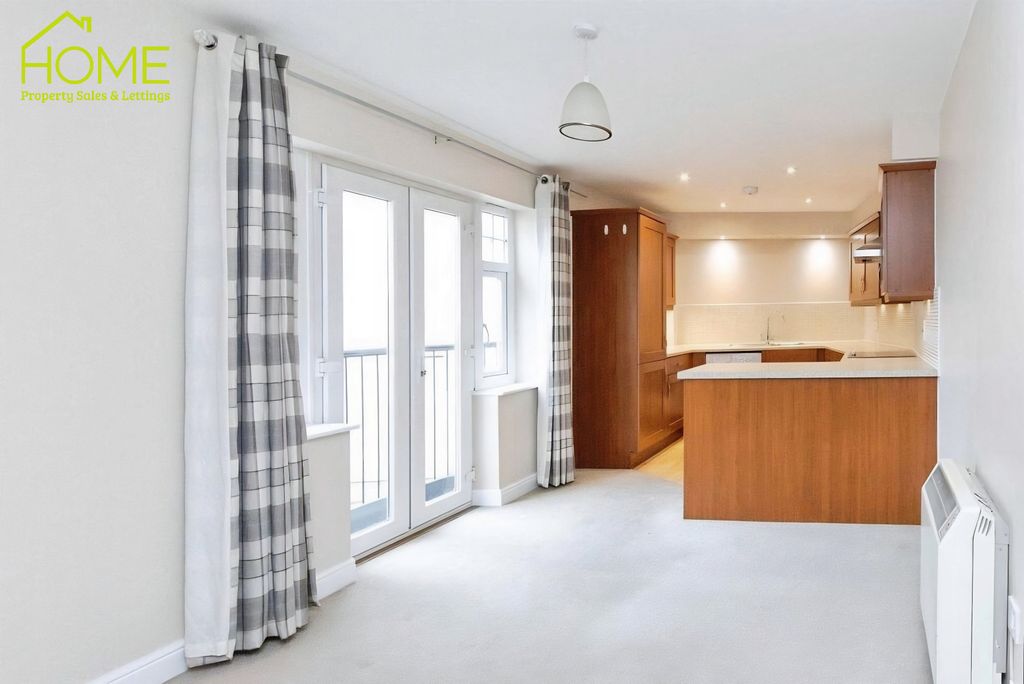 Property photo 2 of 16 Kitchen Diner