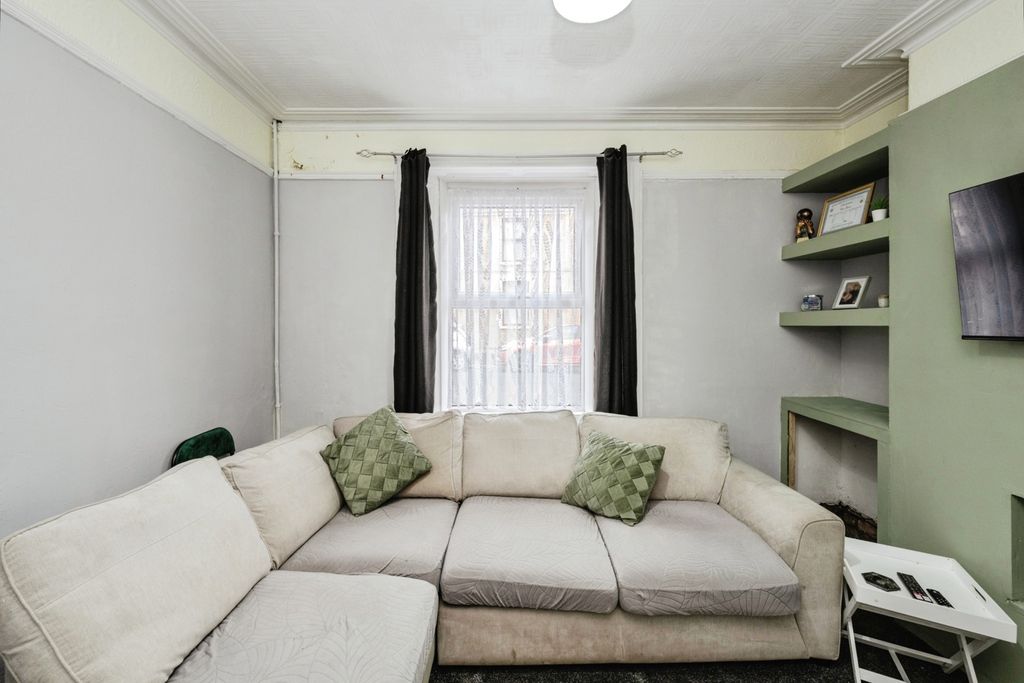 Property photo 3 of 20 Pbox-Img.Jpg