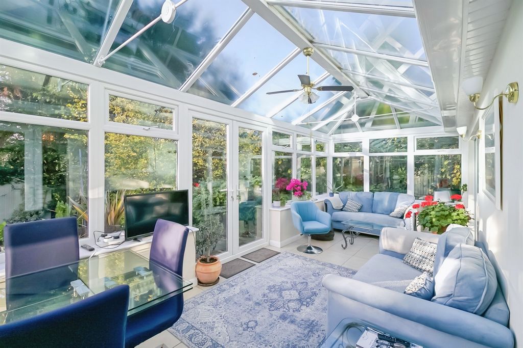 Property photo 2 of 26