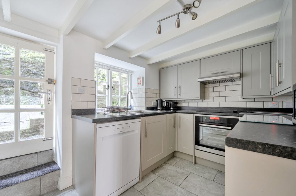 Property photo 2 of 9 1430405-12-69Bbe6...