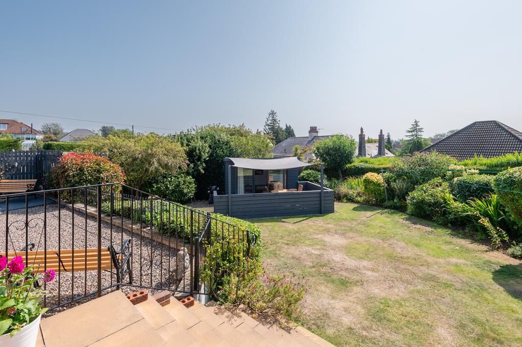Property photo 2 of 26 Lev1372Pem Garden.Jpg