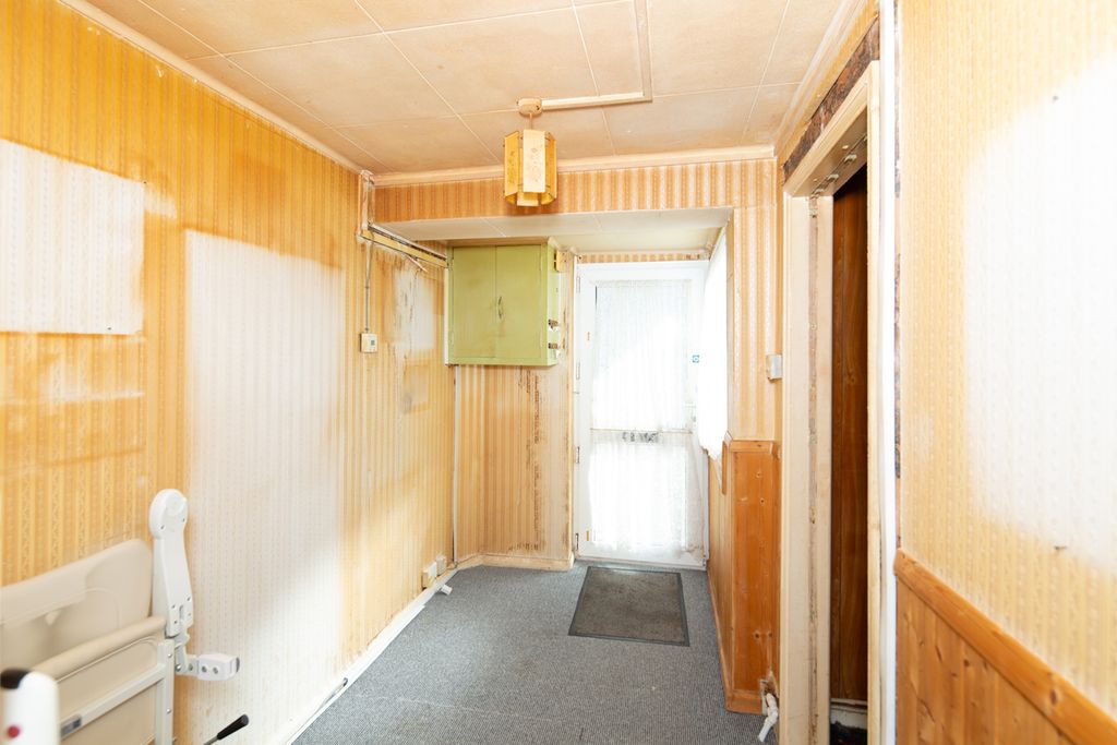 Property photo 2 of 16 Entrance Hall