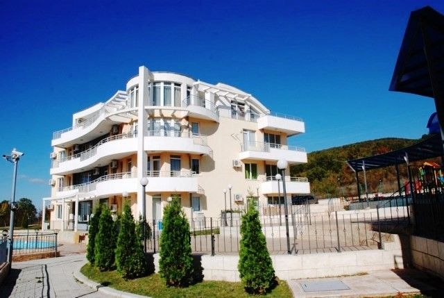 Property photo 2 of 18