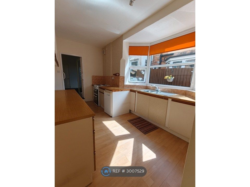 Property photo 2 of 11 Kitchen