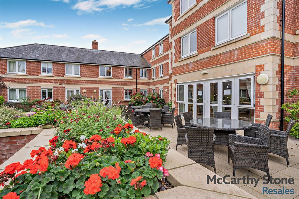 Property photo 2 of 15 8667919-Exterior01-800.Jpg