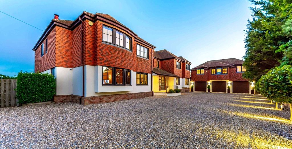 Property photo 2 of 75 Driveway