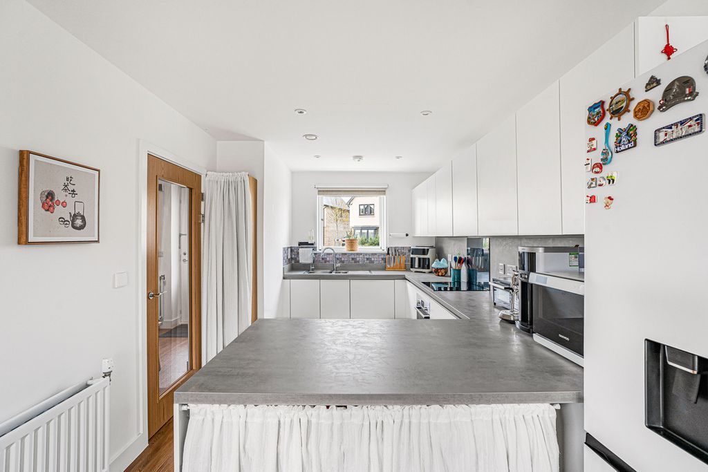 Property photo 3 of 24