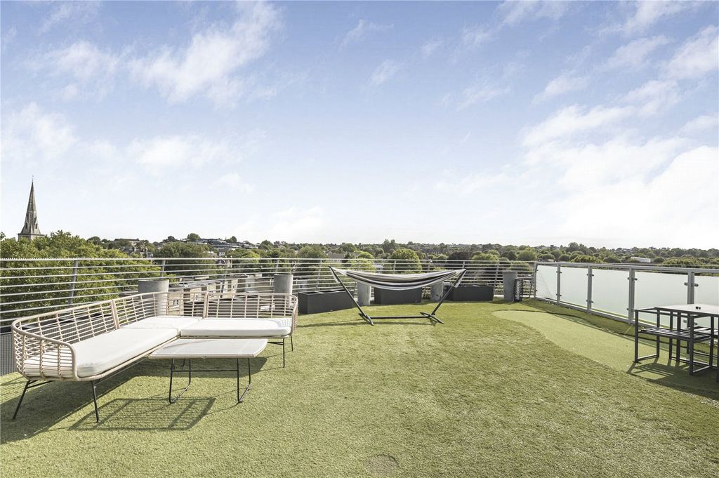 Property photo 2 of 17 Roof Terrace