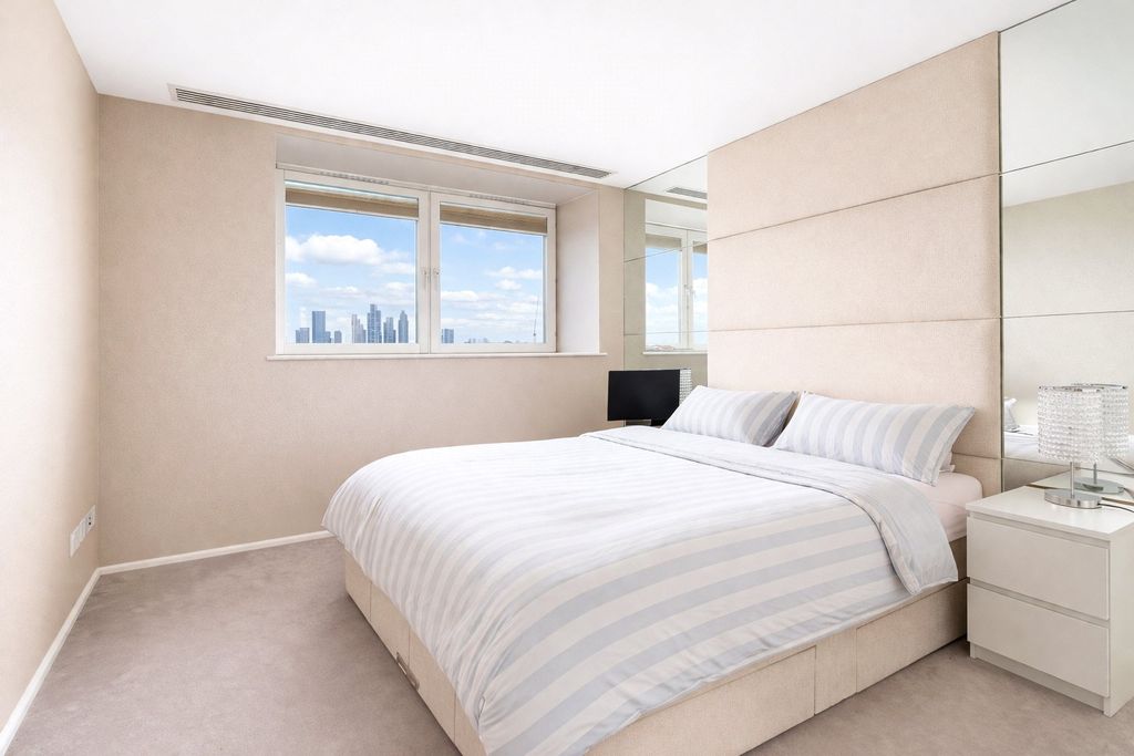 Property photo 2 of 12 Principal Bedroom