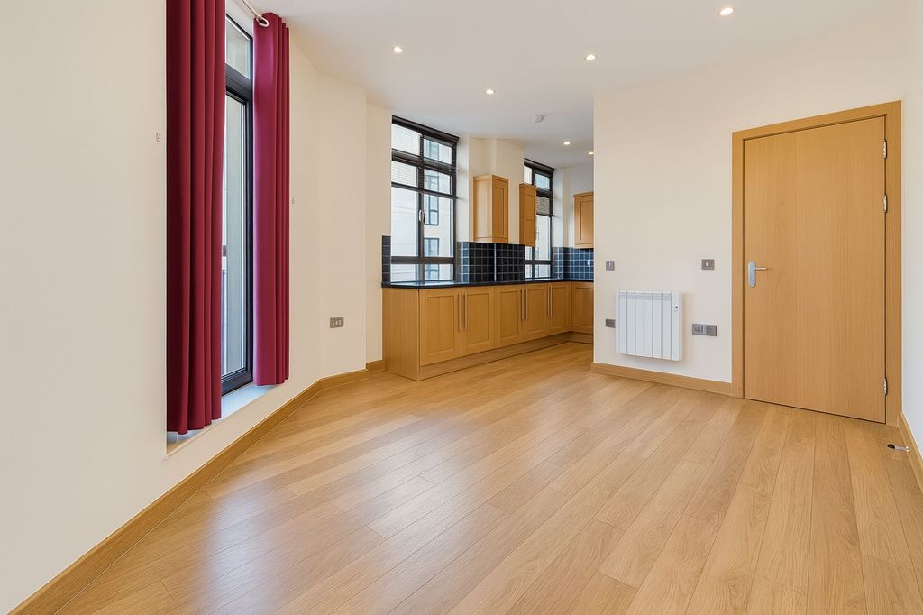 Property photo 2 of 9