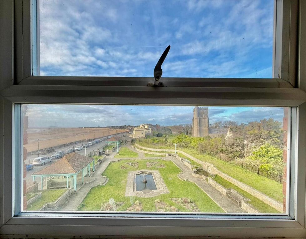 Property photo 3 of 11 Exterior