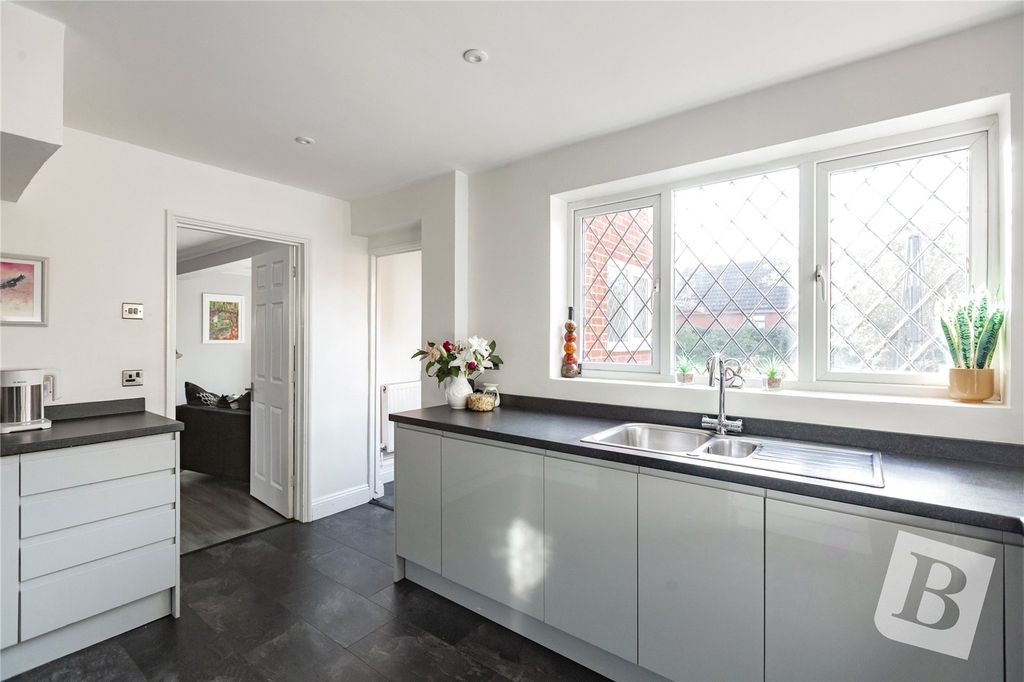 Property photo 3 of 21 Kitchen