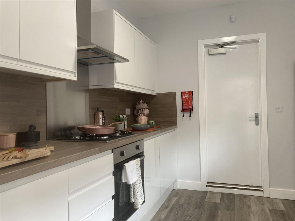 Property photo 2 of 8 Walgrave Street 56 Kitchen i.Jpg