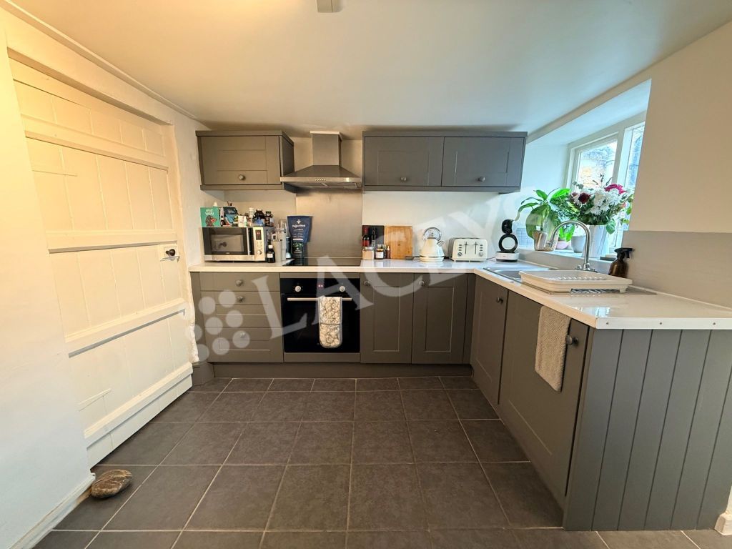 Property photo 2 of 10 Kitchen