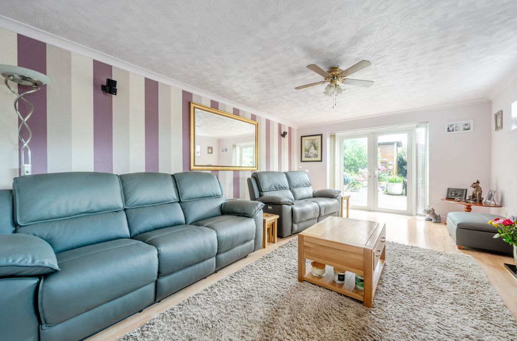Property photo 2 of 17 1446989-15-69E63E...