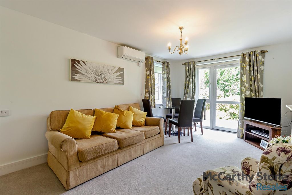 Property photo 1 of 12 8697179-Interior06-800.Jpg