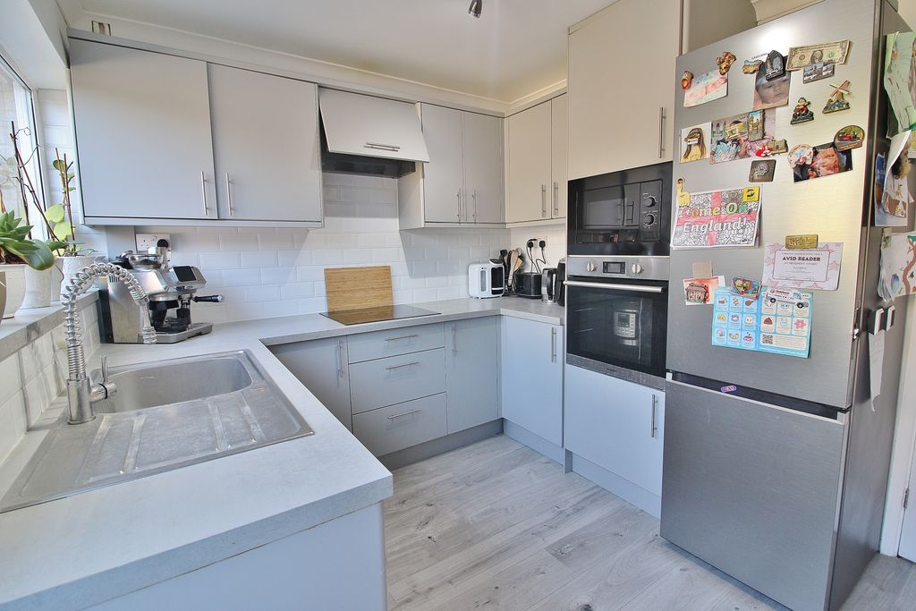 Property photo 2 of 16