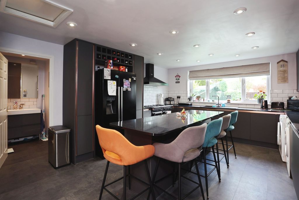 Property photo 2 of 14 Kitchen