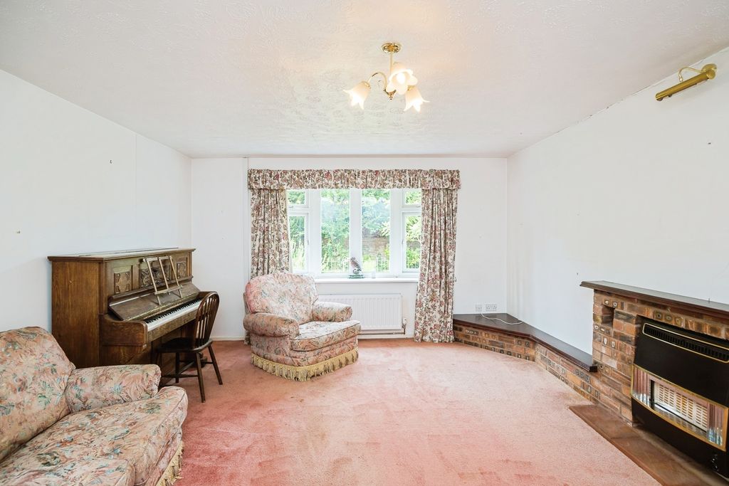 Property photo 3 of 19 Living Room