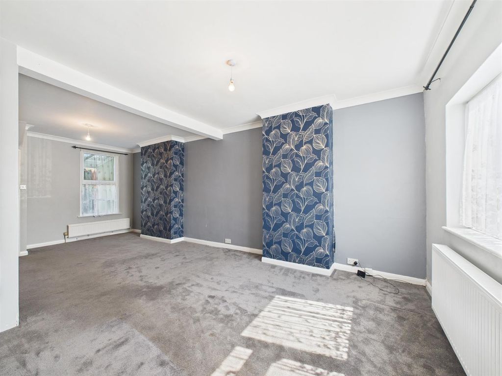 Property photo 3 of 11 Lounge/Dining Room