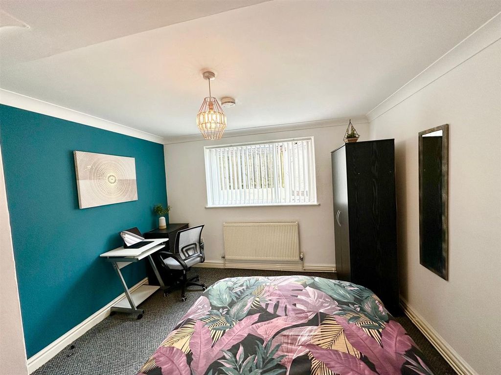 Property photo 3 of 7 682Dd6Ff-Ad99-47A3-85F2-45B2859Dcab2.Jpg