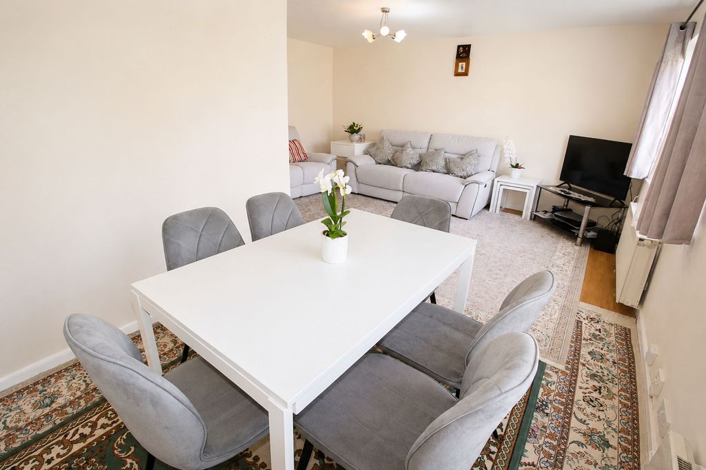 Property photo 3 of 9 Dining Room