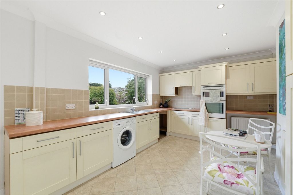 Property photo 2 of 19 Picture No. 24