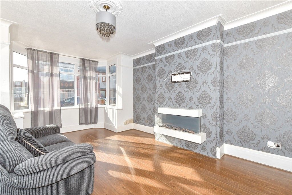 Property photo 2 of 13 Lounge