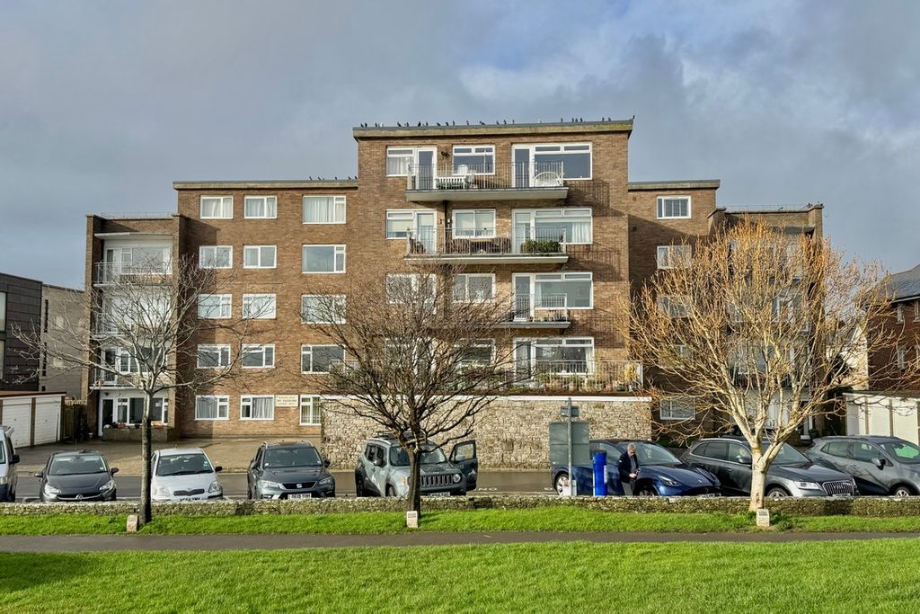 Property photo 3 of 10 Rear Of Mowlem Court