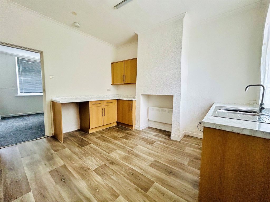 Property photo 3 of 12 Kitchen