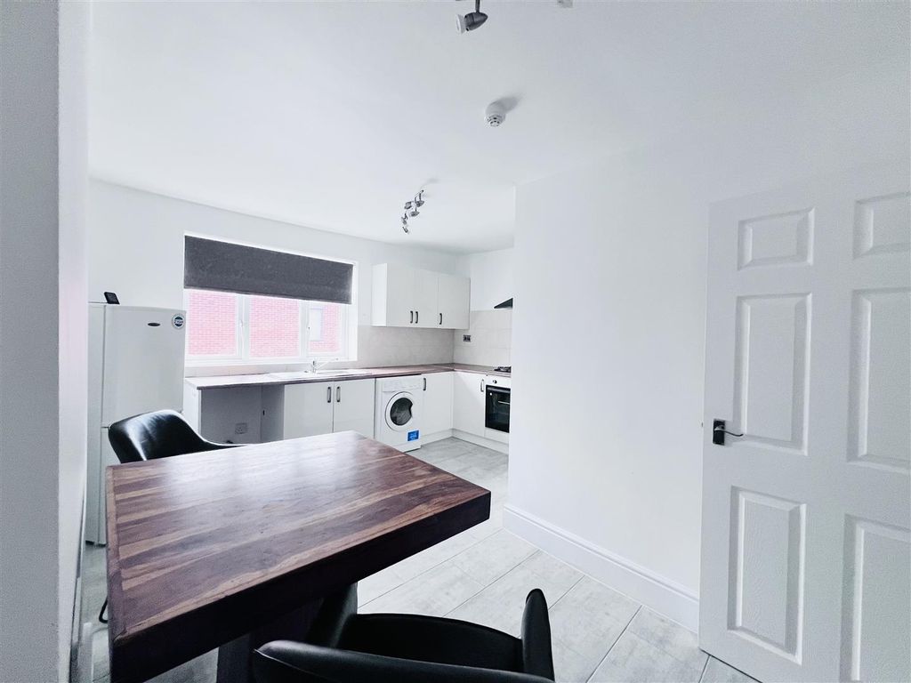 Property photo 1 of 10 Kitchen Diner