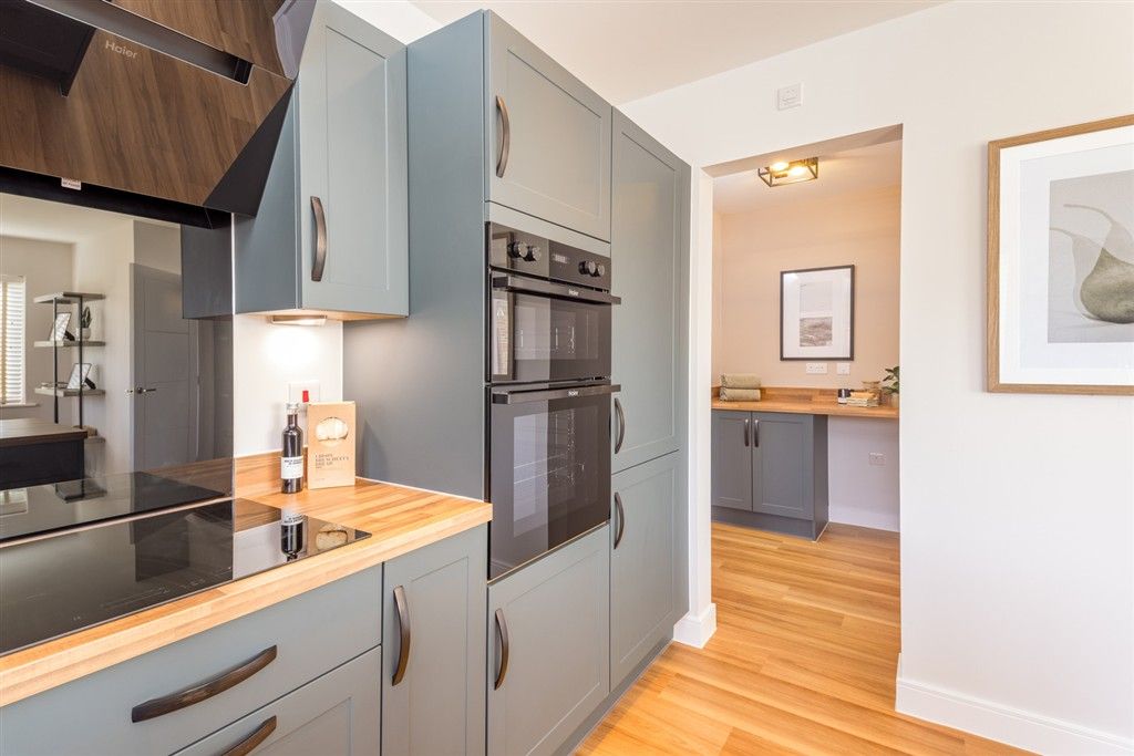 Property photo 1 of 10 Kitchen / Utility