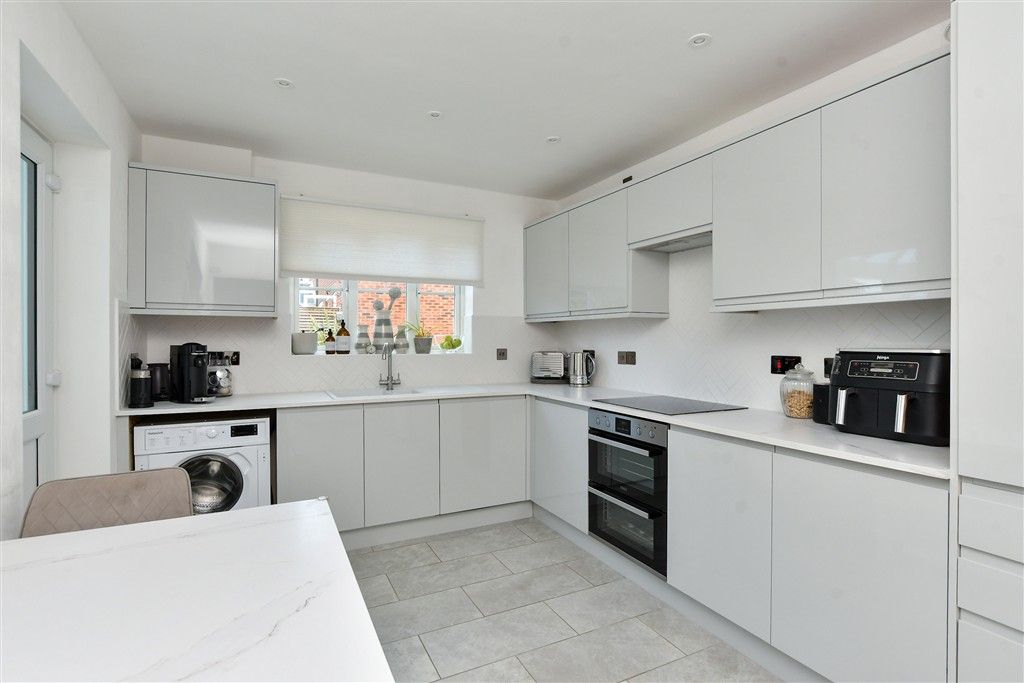Property photo 2 of 17 Kitchen