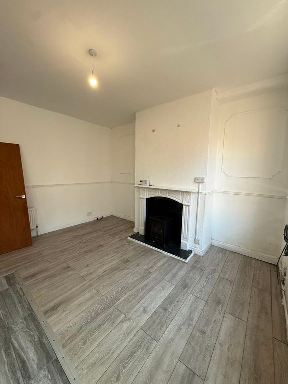 Property photo 2 of 6 Living Room