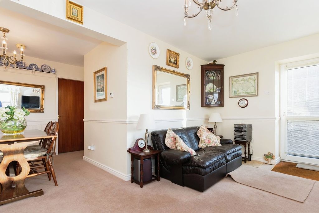 Property photo 3 of 16