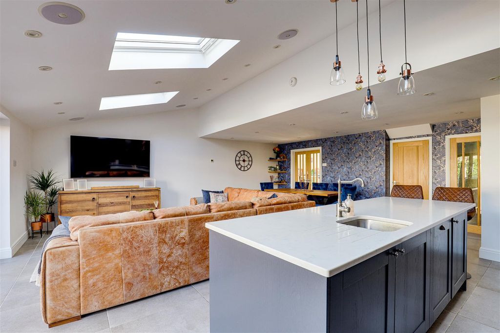 Property photo 3 of 34 5894.Jpg