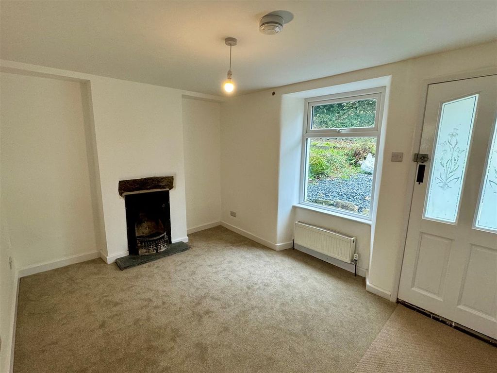 Property photo 2 of 8 52 Terras Road Lounge