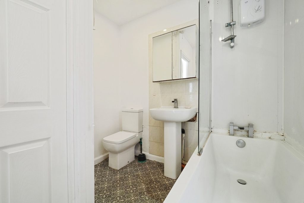 Property photo 3 of 15 Bathroom