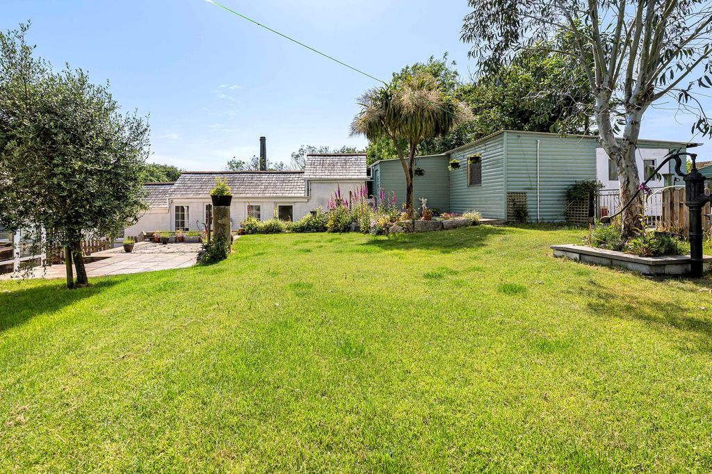 Property photo 2 of 33