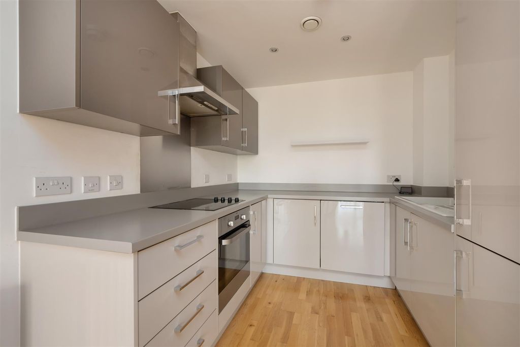Property photo 2 of 13 Olympia Way, Whitstable