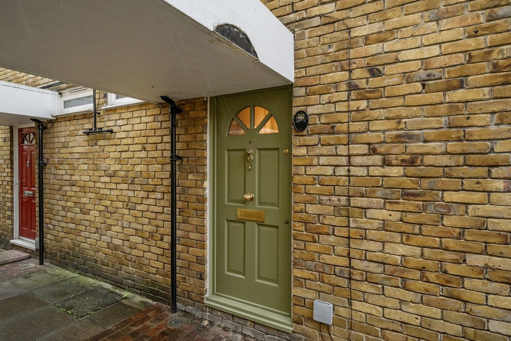 Property photo 1 of 17 External
