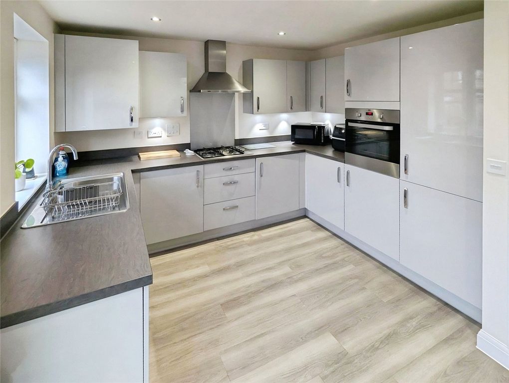 Property photo 3 of 16 Kitchen/Diner