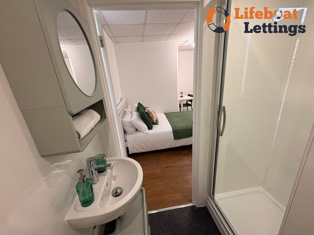 Property photo 2 of 8 Double Ensuite Bedroom B